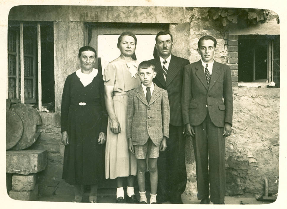 1945 Famille Irenee MAITRE.jpg